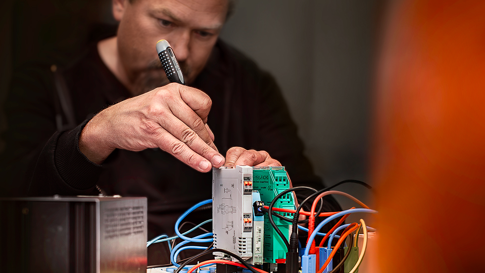 electrical-training-instructor-workstation