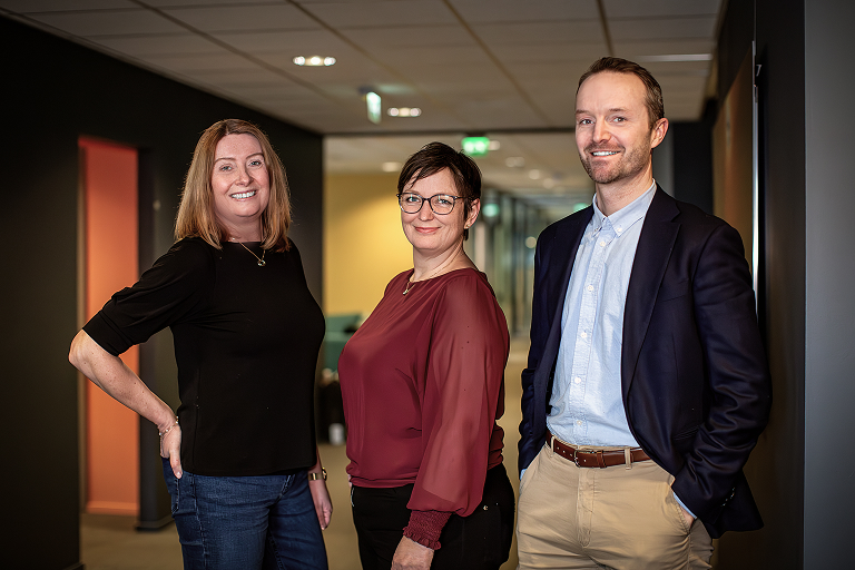 sales-team-office-photo